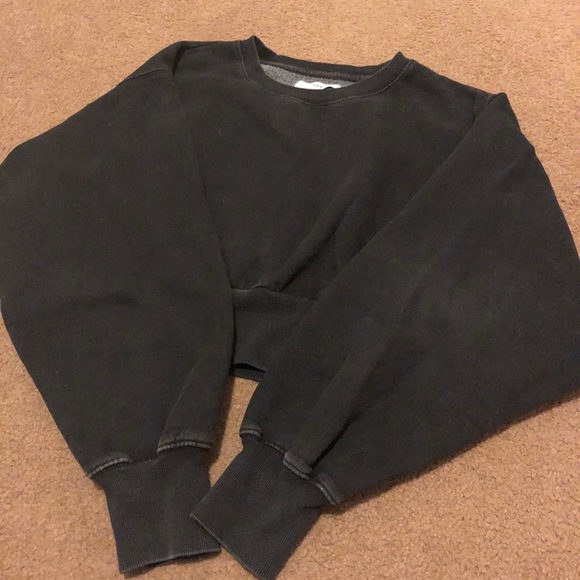 Aritzia Sweaters - Aritzia TNA cropped sweatshirt